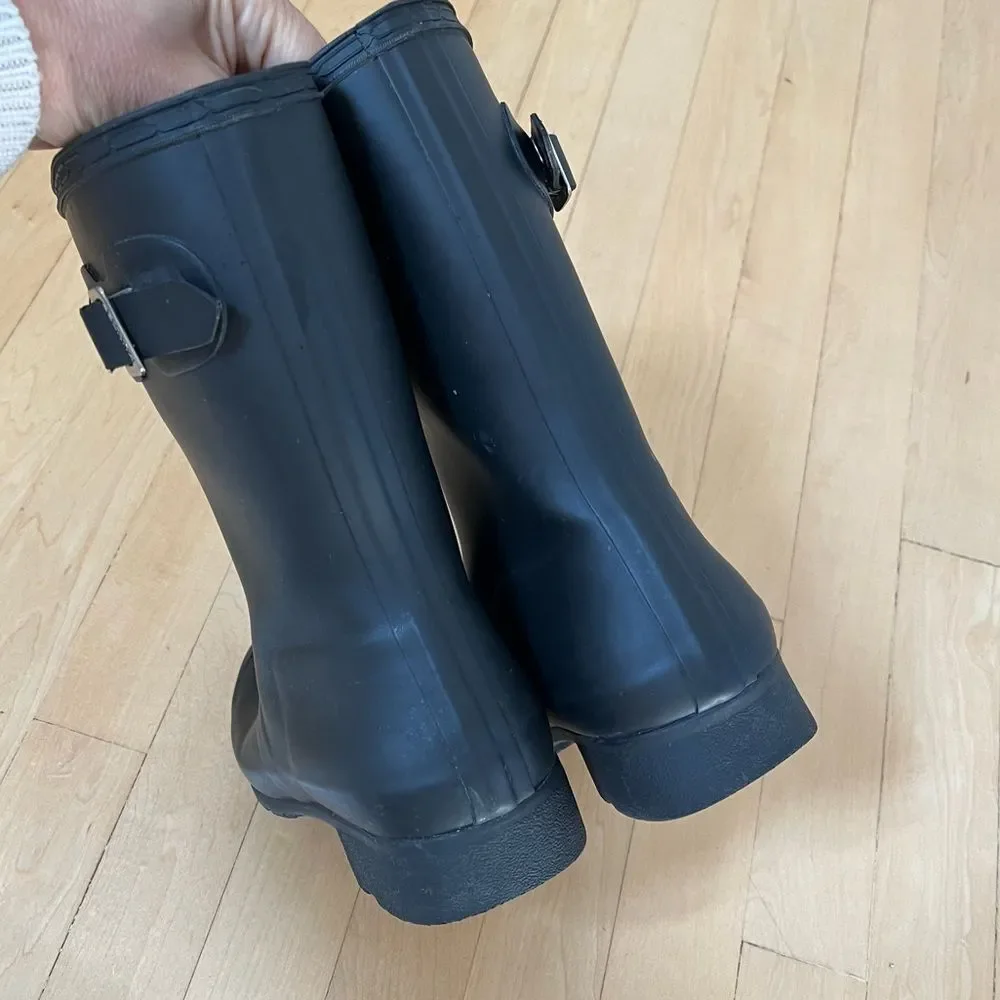 Hunter Women's Original Tour Short Rain Boots in Black 6